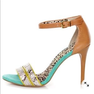 Size 10 Jessica Simpson snake/tan sandals